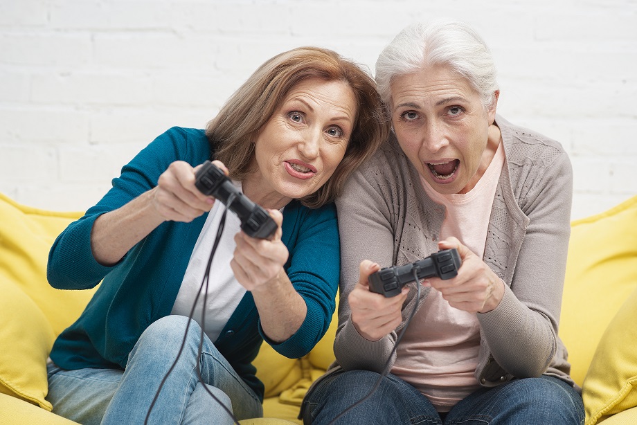 elderly-friends-playing-with-controllers