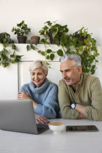 seniors-couple-learning-use-technology